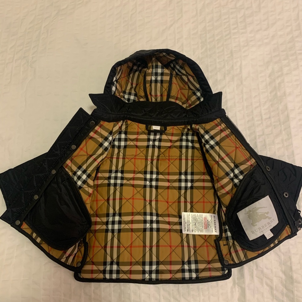 Sold!!!🚨New Burberry Baby Jacket🚨Price firm - Picture 5 of 8
